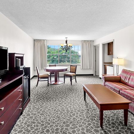 Red Lion Hotel Portland Airport Экстерьер фото