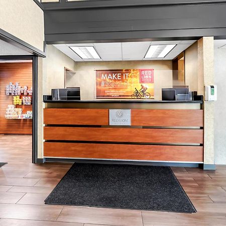 Red Lion Hotel Portland Airport Экстерьер фото