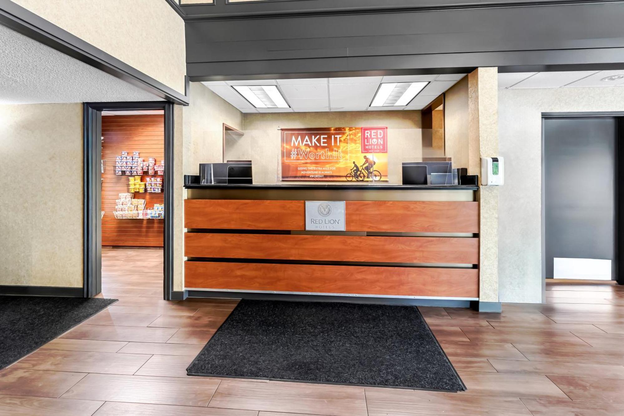 Red Lion Hotel Portland Airport Экстерьер фото