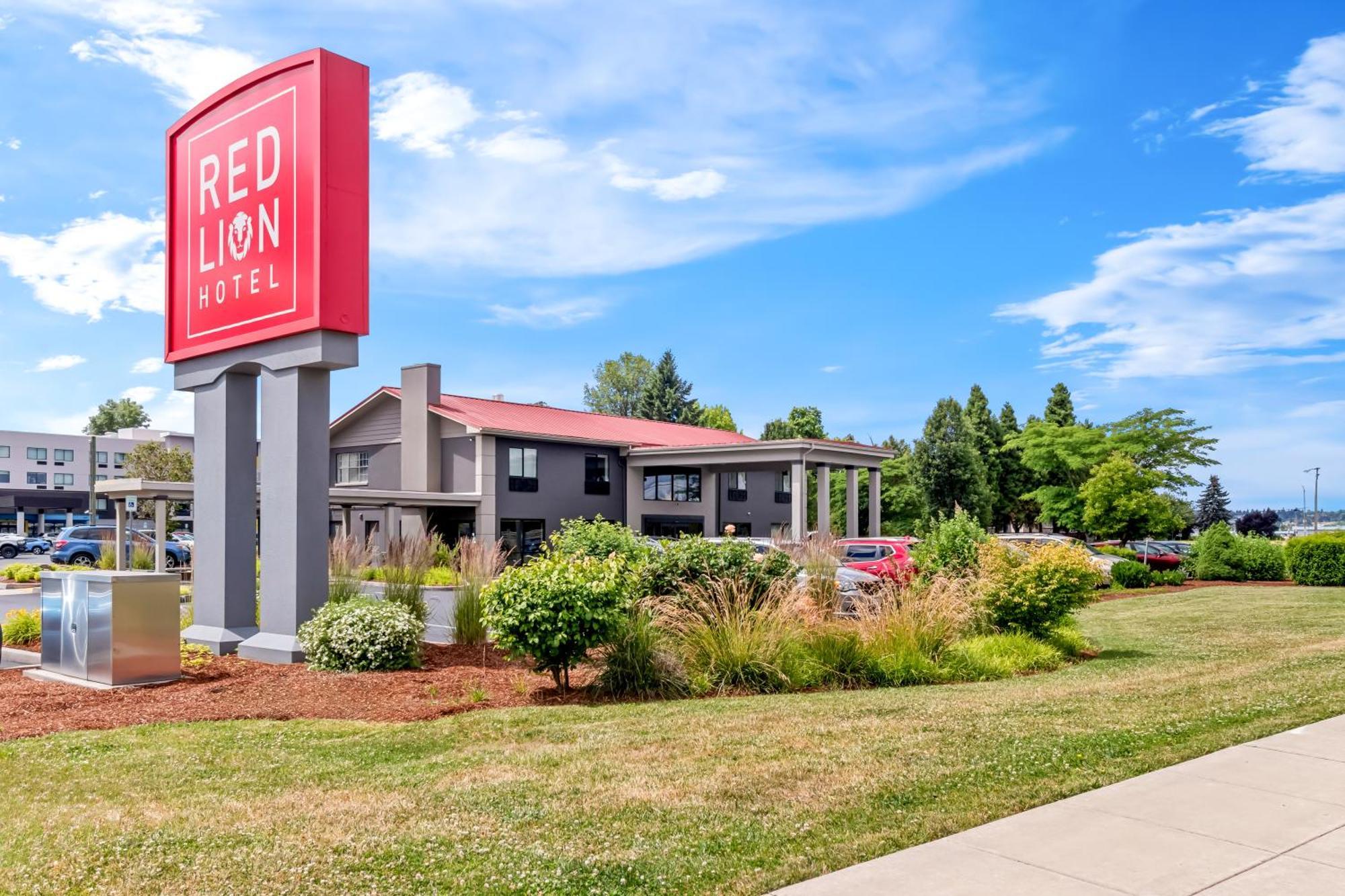 Red Lion Hotel Portland Airport Экстерьер фото